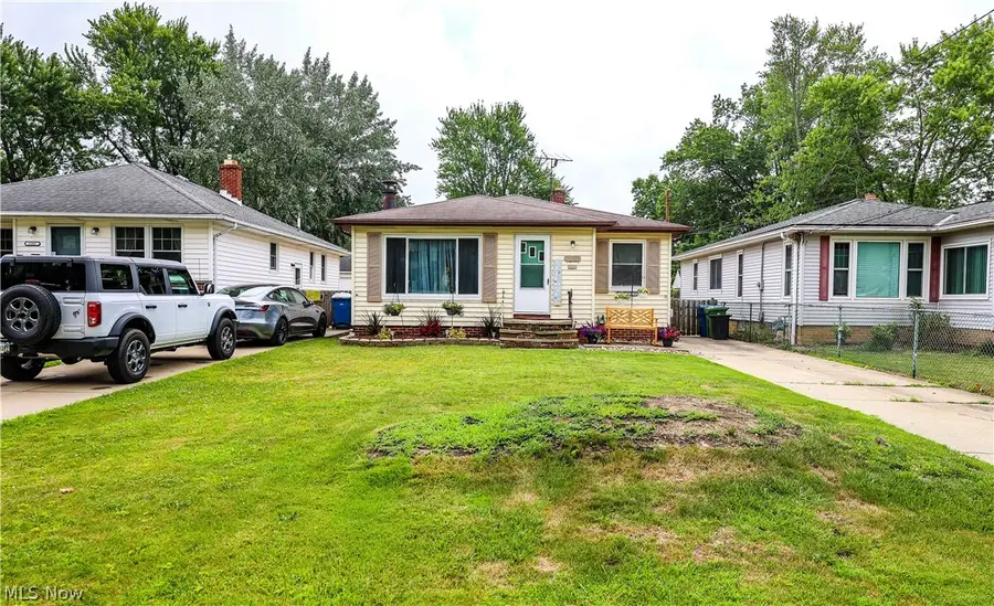 11109 Meadowbrook Drive, Parma Heights, OH 44130 - #2