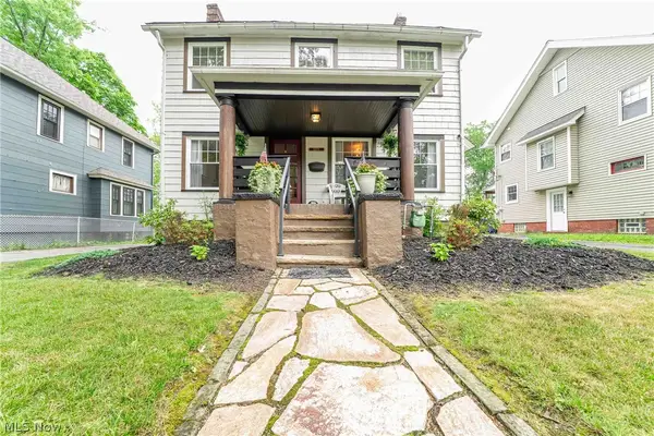 3273 E Scarborough Road, Cleveland Heights, OH 44118