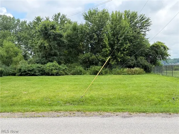 2399 Lakeside Drive, Lakemore, OH 44250