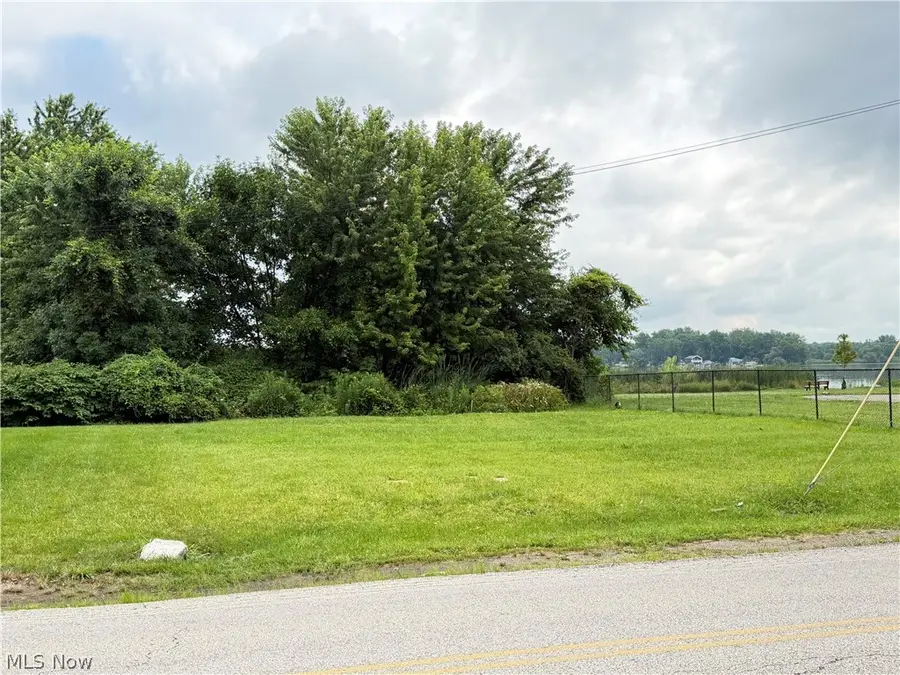 2399 Lakeside Drive, Lakemore, OH 44250 - #2