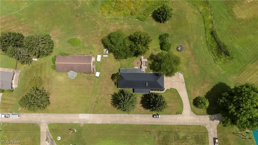 6091 Mills Se Drive, Uhrichsville, OH 44683 - #3