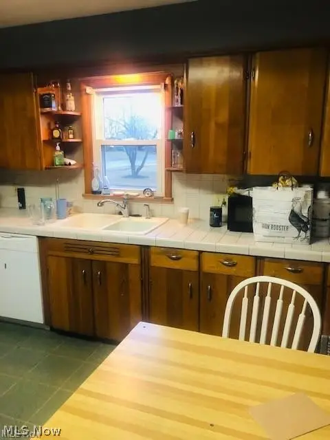 2306 Clark Avenue, Alliance, OH 44601 - #3