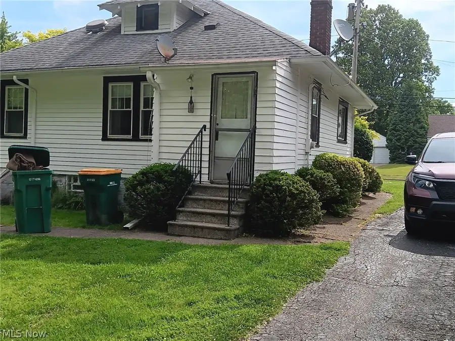 5248 Anthony Street, Maple Heights, OH 44137 - #2