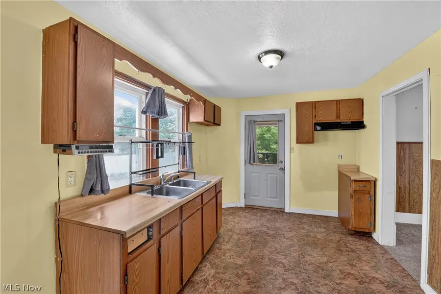 980 Shannon Avenue, Barberton, OH 44203 - #3