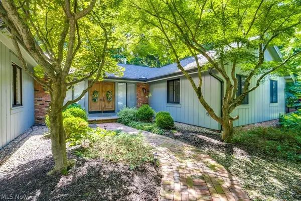 849 Pine Cone Oval, Sagamore Hills, OH 44067