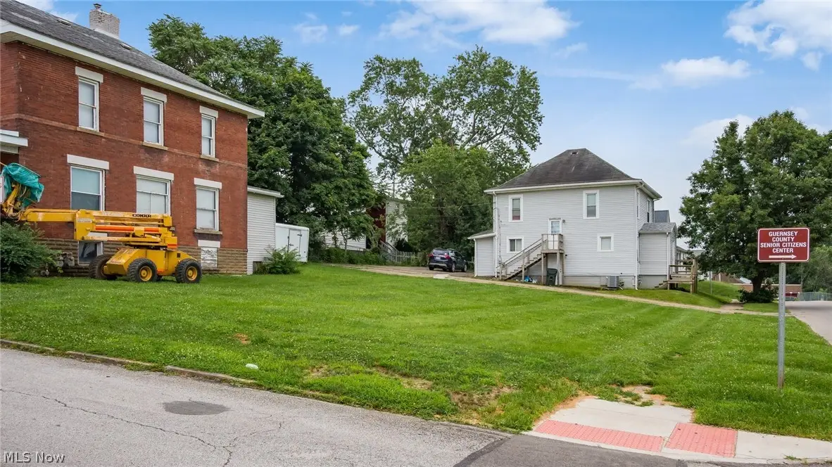 1102 Gaston Avenue, Cambridge, OH 43725 - #1