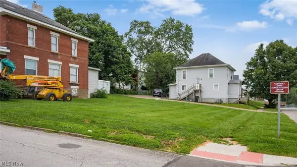 1102 Gaston Avenue, Cambridge, OH 43725