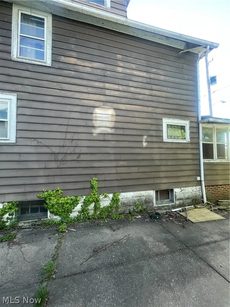 9118 Hillock Avenue, Cleveland, OH 44108 - #3