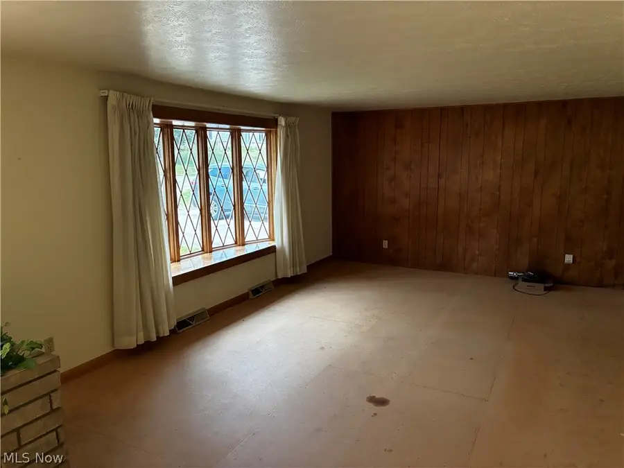 2317 Miller Ave, Belpre, OH 45714 - #2
