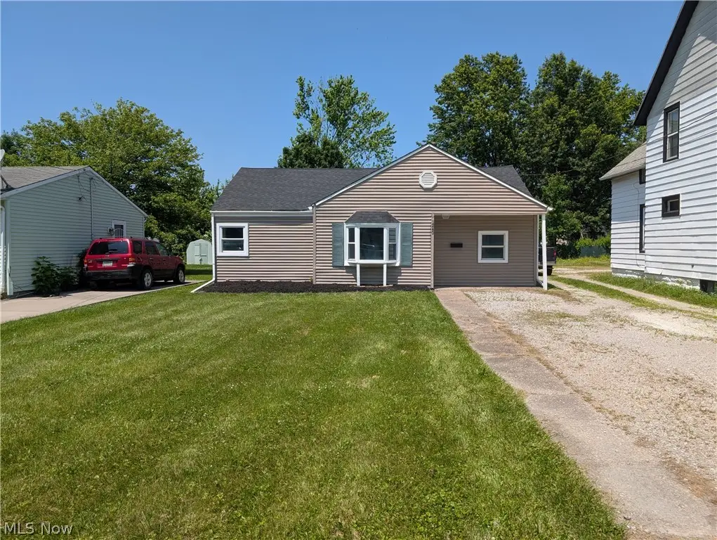 1240 W 21st Street, Lorain, OH 44052 - #1