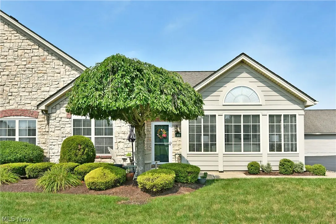 201 River Glen Ne Drive, Warren, OH 44484 - #1