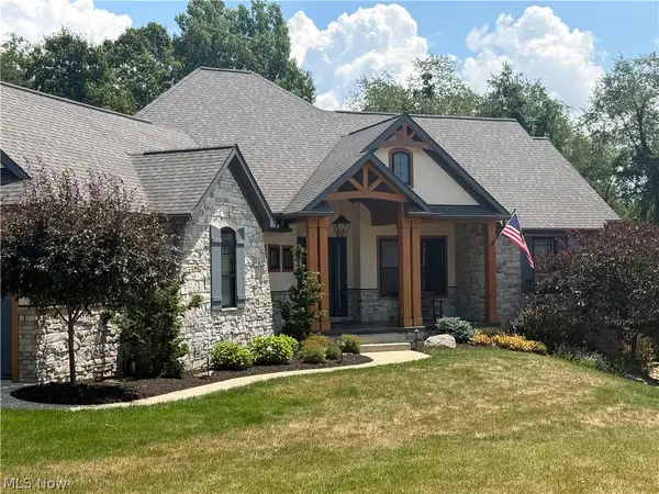 2043 E Swan Lake Circle, Kent, OH 44240