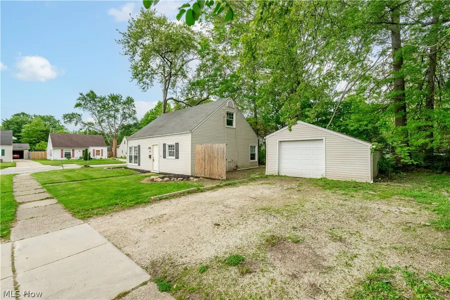 2100 Delmore Street, Cuyahoga Falls, OH 44221 - #2
