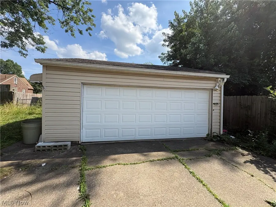 908 Clifford Avenue, Akron, OH 44306 - #3