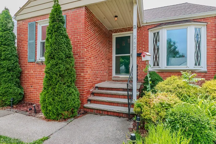 262 E 323rd Street, Willowick, OH 44095 - #2