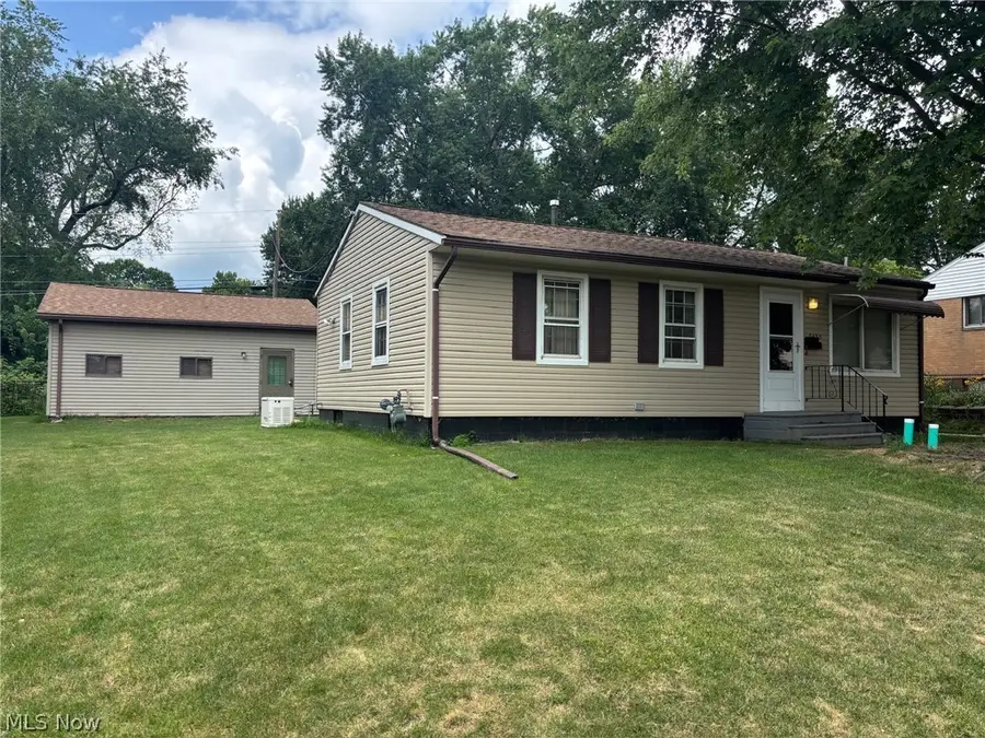 2425 40th Ne Street, Canton, OH 44705 - #2