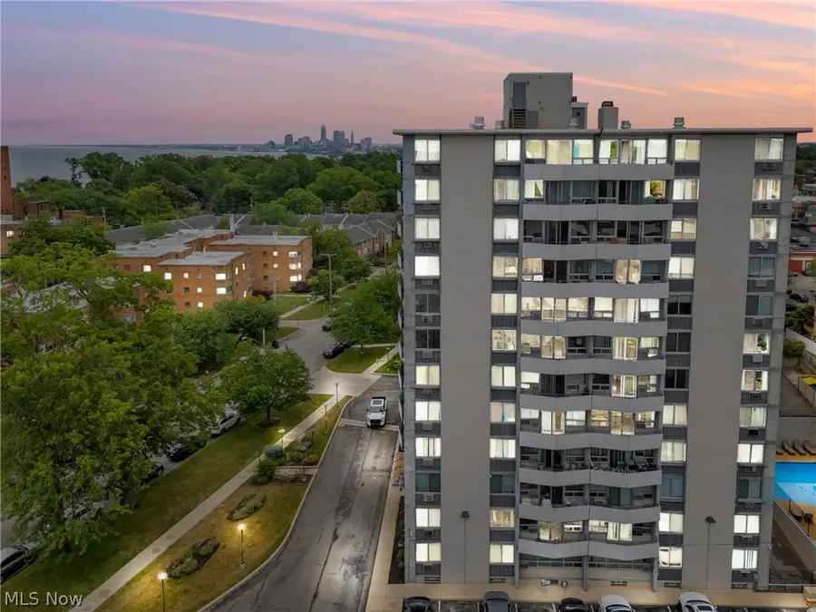 11811 Lake Avenue #703, Lakewood, OH 44107 - #3