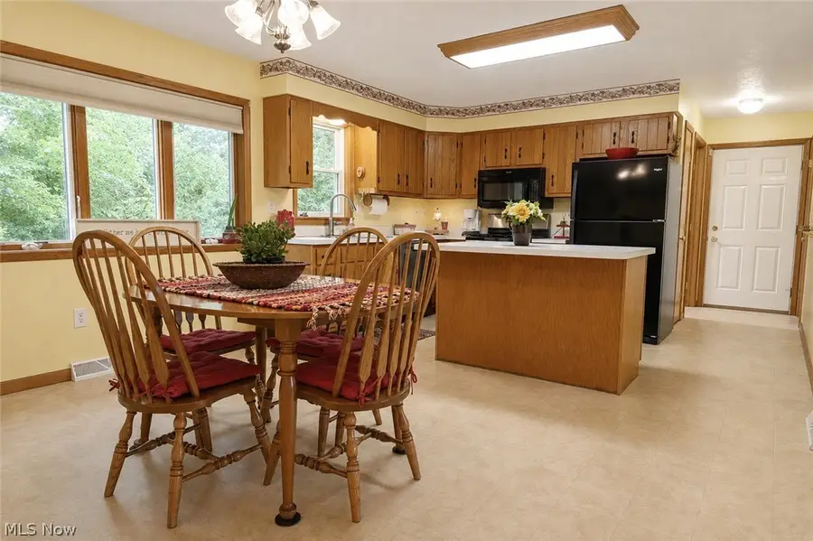 6077 Weaver Road, Conneaut, OH 44030 - #2