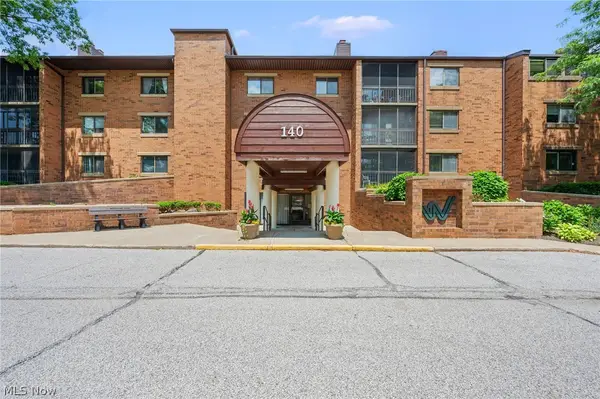 140 Fox Hollow Drive #203C, Mayfield Heights, OH 44124
