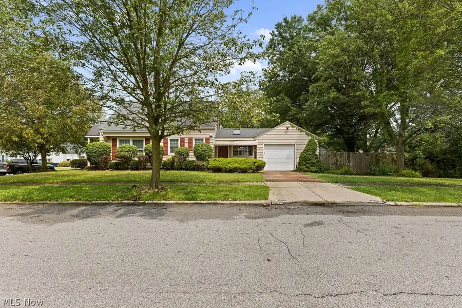 2407 27th Street, Cuyahoga Falls, OH 44223 - #2