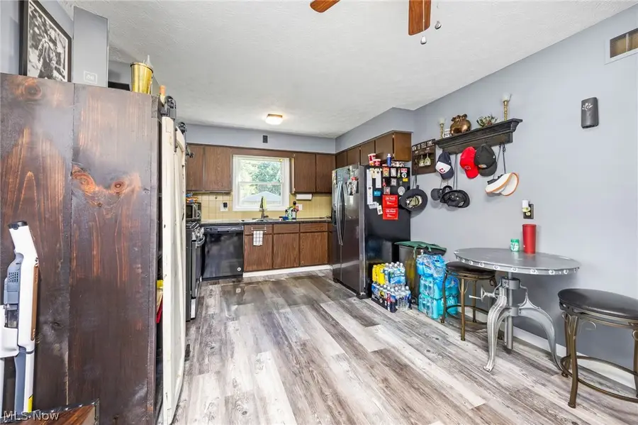 260 Hazelwood Avenue, Barberton, OH 44203 - #3