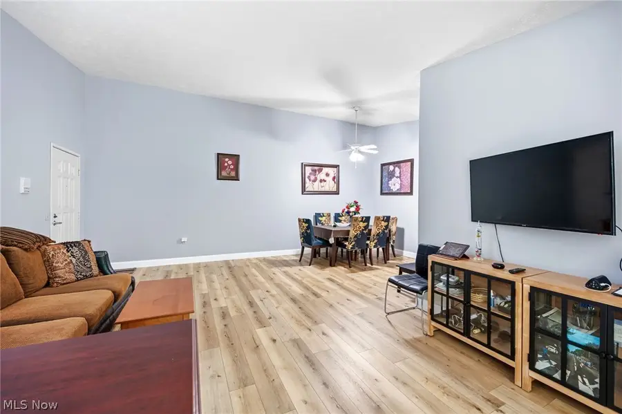 10391 Glenway Drive #202, Twinsburg, OH 44087 - #3
