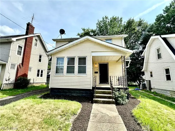 712 Lovers Lane, Akron, OH 44306