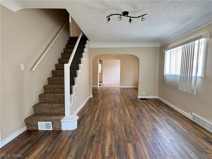 891 E 232nd Street, Euclid, OH 44123 - #3
