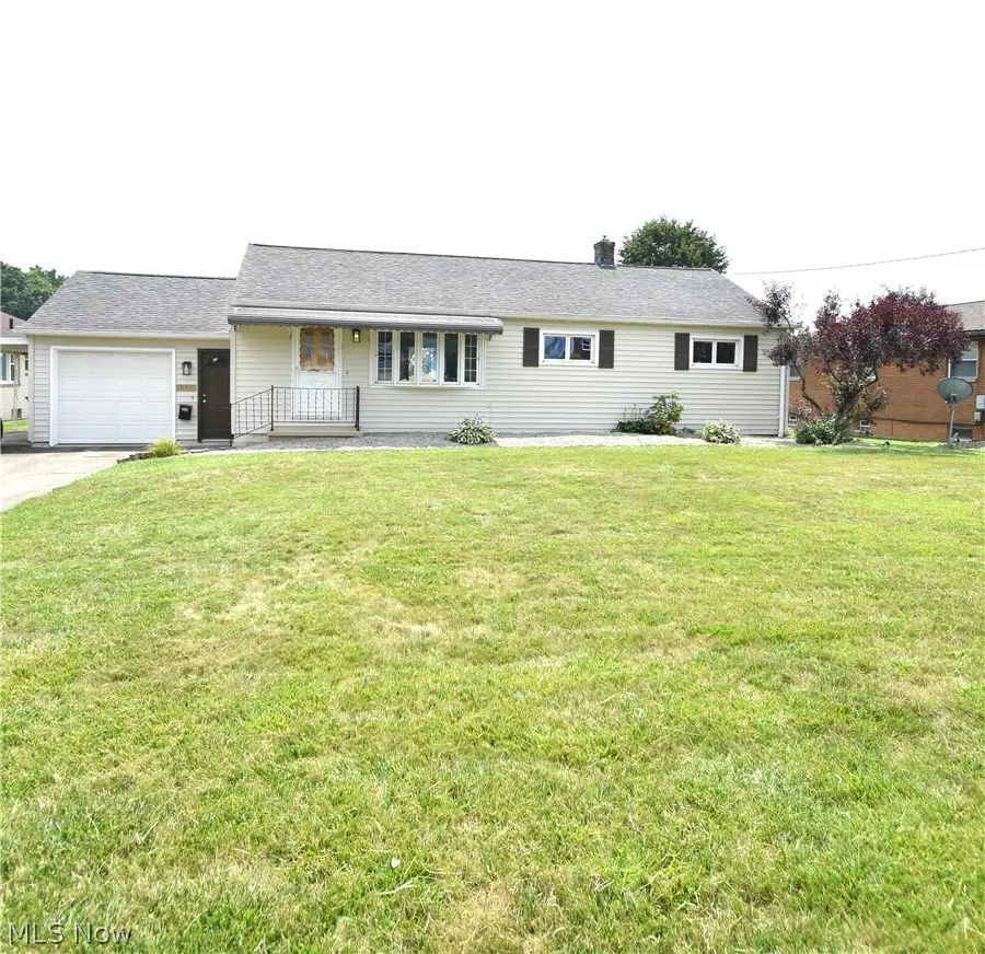 421 Parkview Drive, Girard, OH 44420 - #2