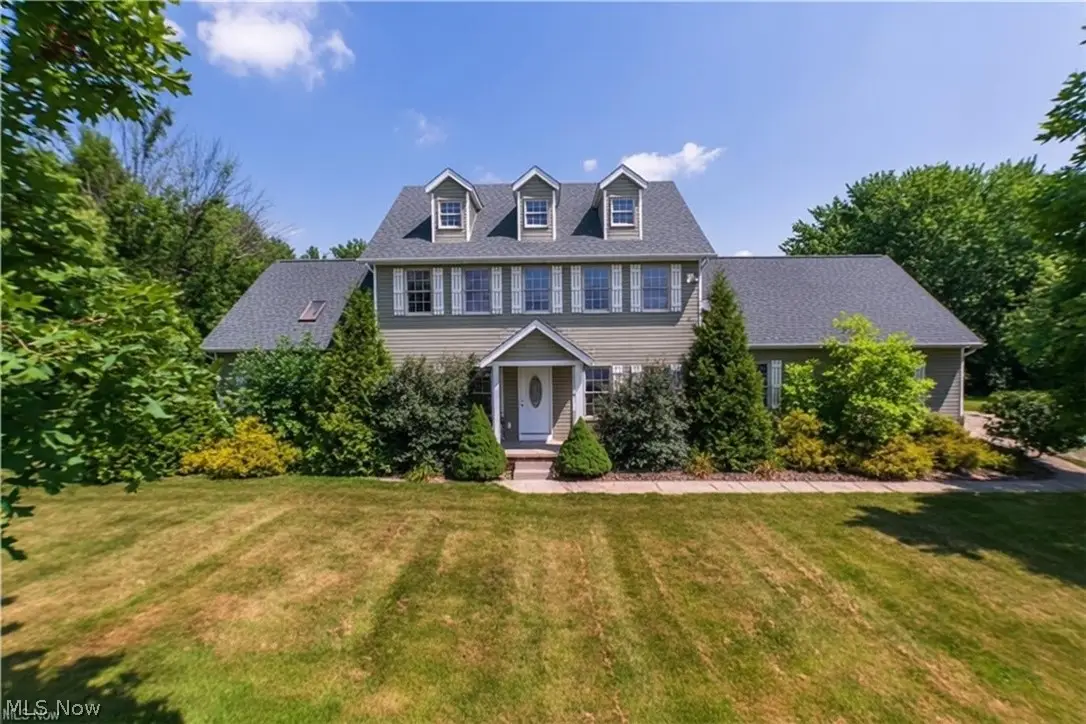 1807 Smith Kramer Ne Street, Hartville, OH 44632 - #1
