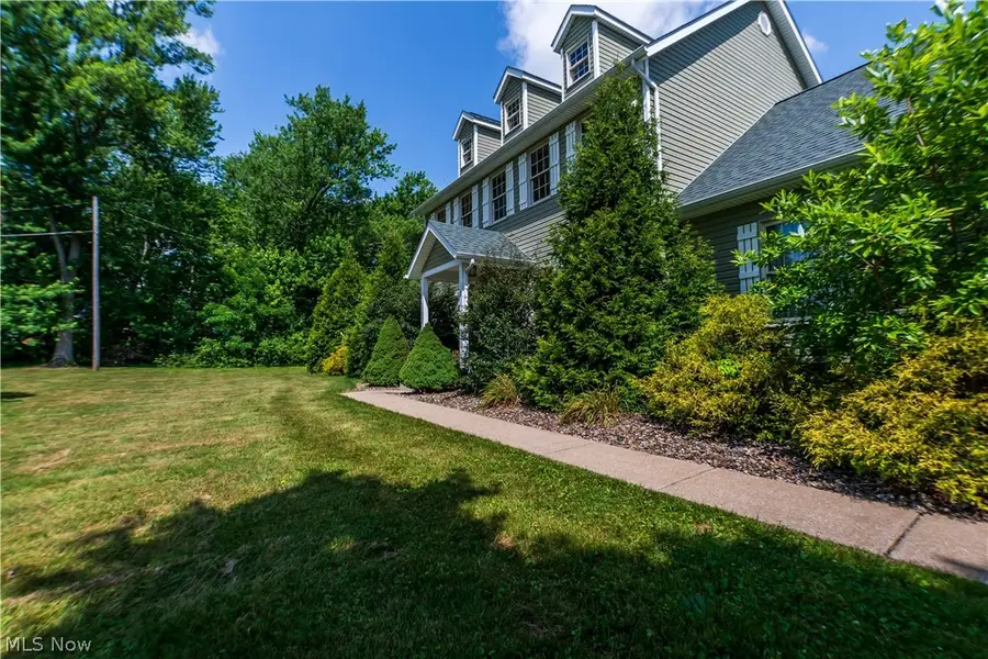 1807 Smith Kramer Ne Street, Hartville, OH 44632 - #3