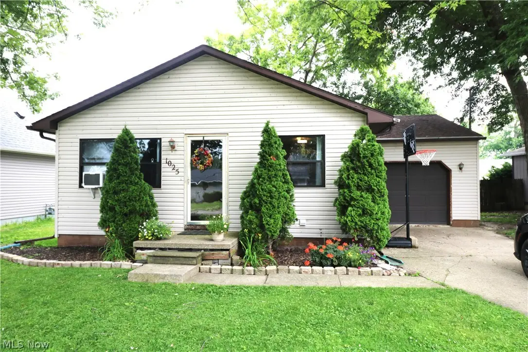 1025 Jackson Street, Vermilion, OH 44089 - #1
