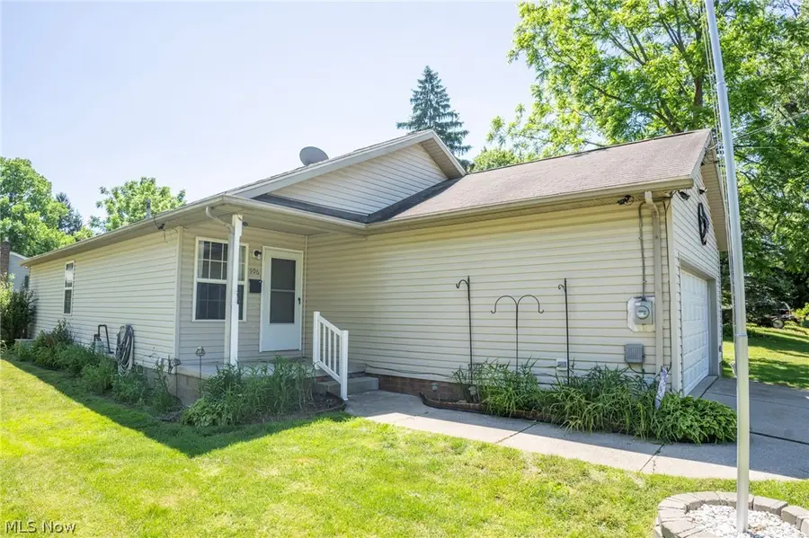 906 Ivor Avenue, Akron, OH 44314 - #2