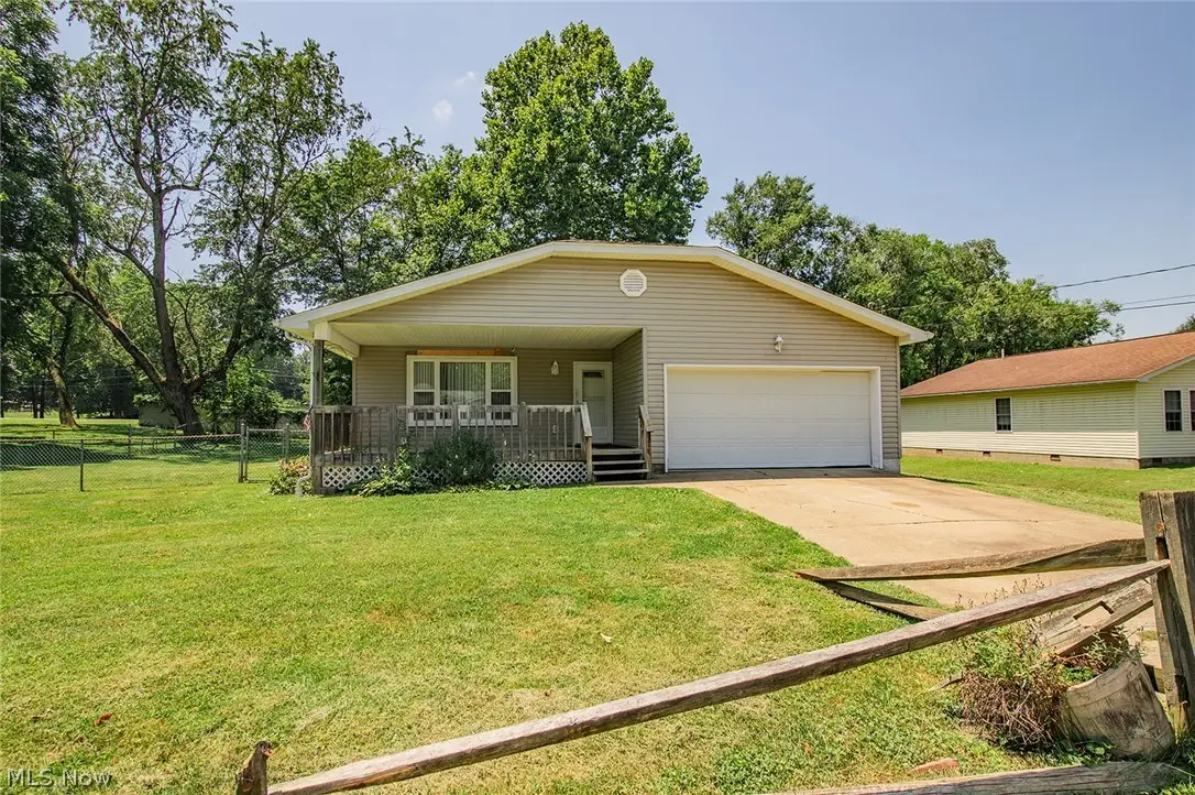 318 Greenwood Drive, Williamstown, WV 26187 - #1