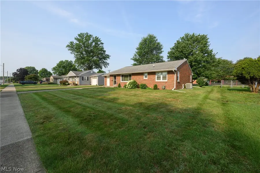 318 S Reeves Avenue, Dover, OH 44622 - #3