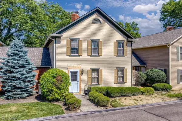 53 Hudson Common Drive, Hudson, OH 44236