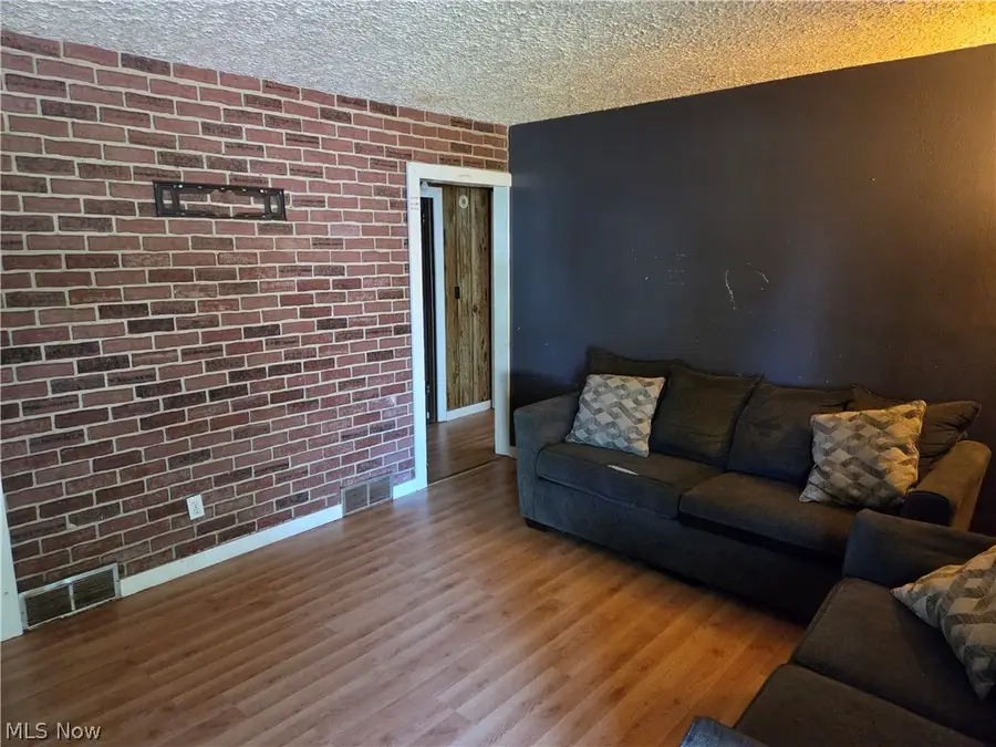 1814 Victoria Sw Street, Warren, OH 44485 - #3
