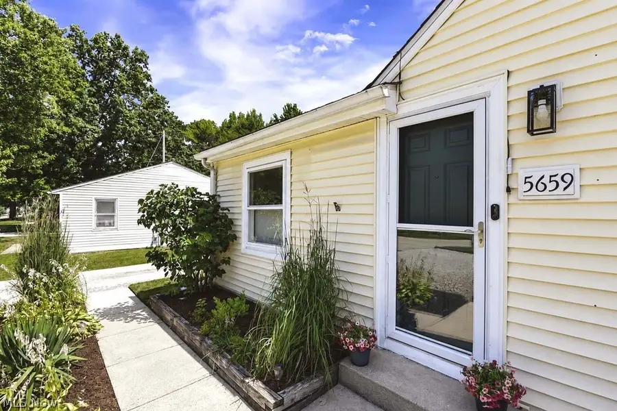 5659 Pleasant Street, North Ridgeville, OH 44039 - #3