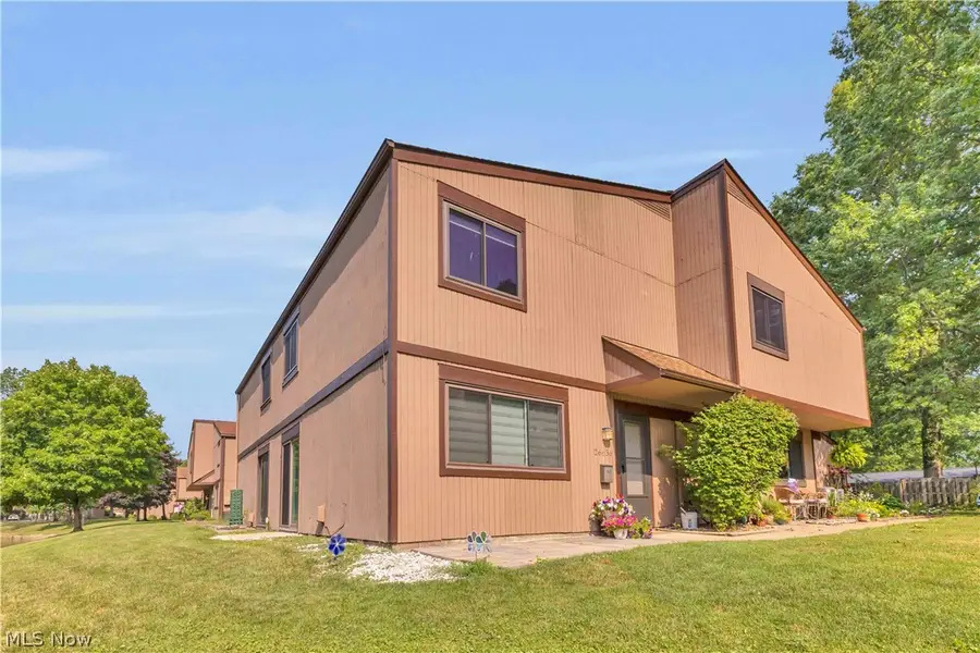 26636 Lake Of The Falls Road, Olmsted Falls, OH 44138 - #2