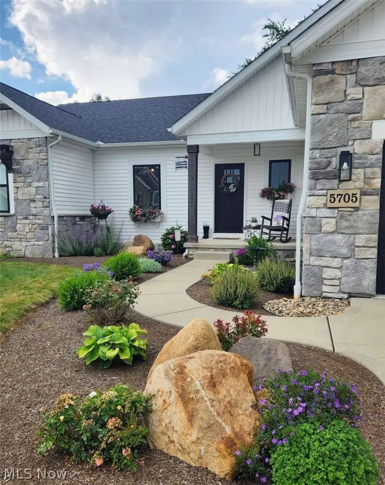 5705 Shadow Ridge Nw Circle, North Canton, OH 44720 - #2