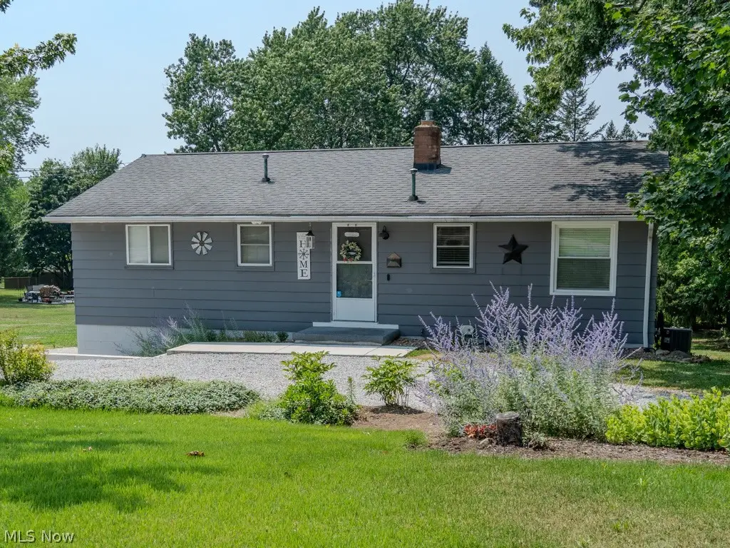 9811 Bellhaven Nw Avenue, Uniontown, OH 44685 - #1