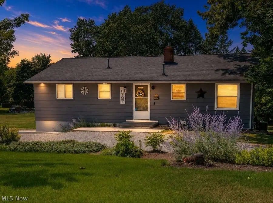 9811 Bellhaven Nw Avenue, Uniontown, OH 44685 - #2