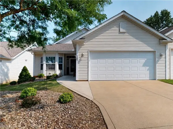 285 Village Drive #23, Seven Hills, OH 44131