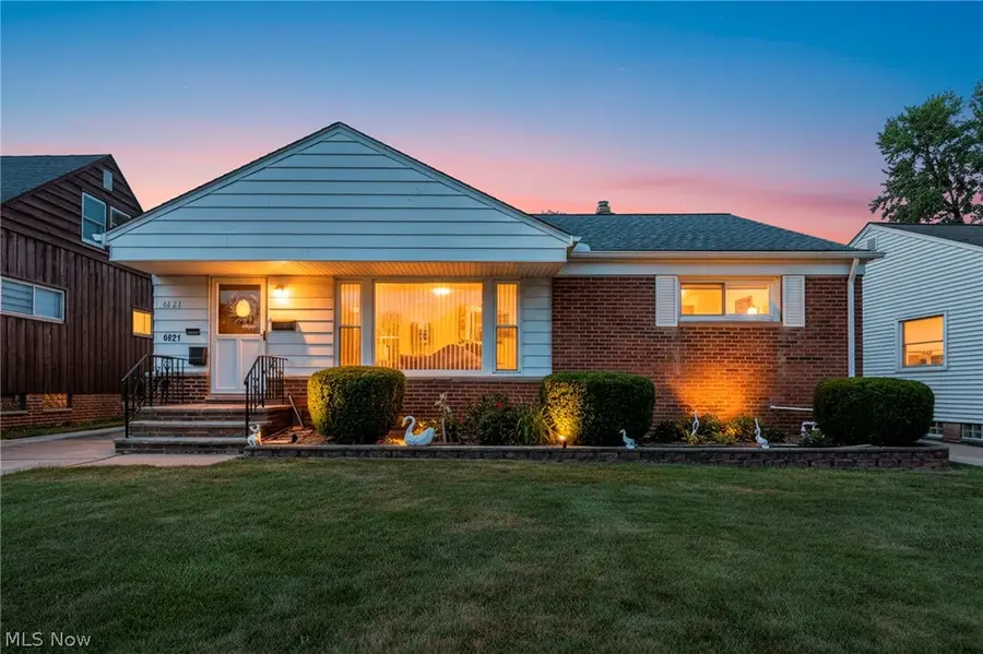 6621 Indiana Avenue, Mayfield Heights, OH 44124 - #2