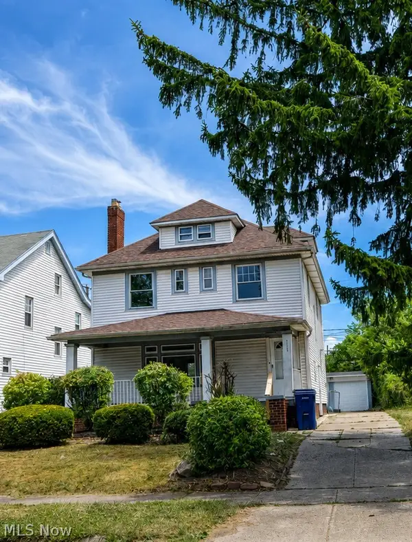 2123 Hampstead Road, Cleveland Heights, OH 44118