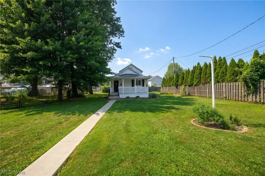 368 4th Nw Drive, New Philadelphia, OH 44663 - #3