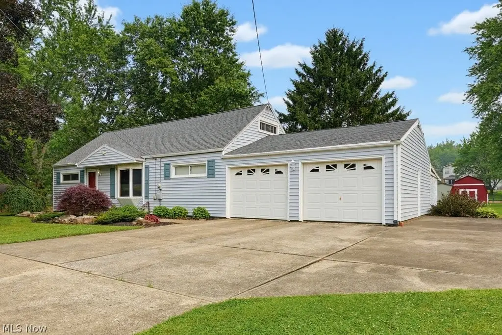 6069 Peach Ne Street, Louisville, OH 44641 - #1