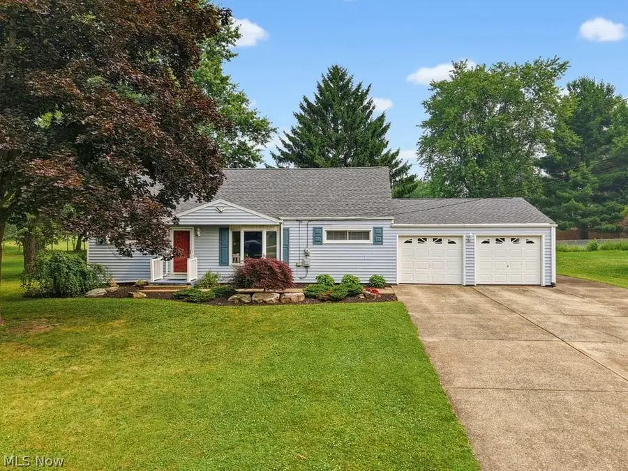 6069 Peach Ne Street, Louisville, OH 44641 - #3