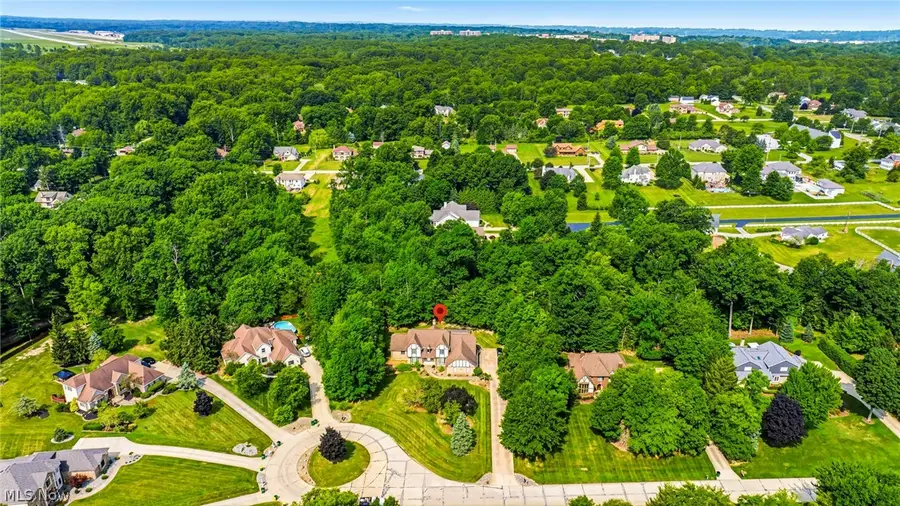 2898 Oakwood Drive, Willoughby Hills, OH 44094 - #2