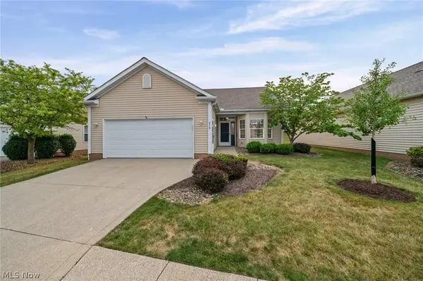 215 Village Drive #28, Seven Hills, OH 44131